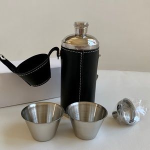 Round Stainless Steel Black Leather Flask & Two shot cups